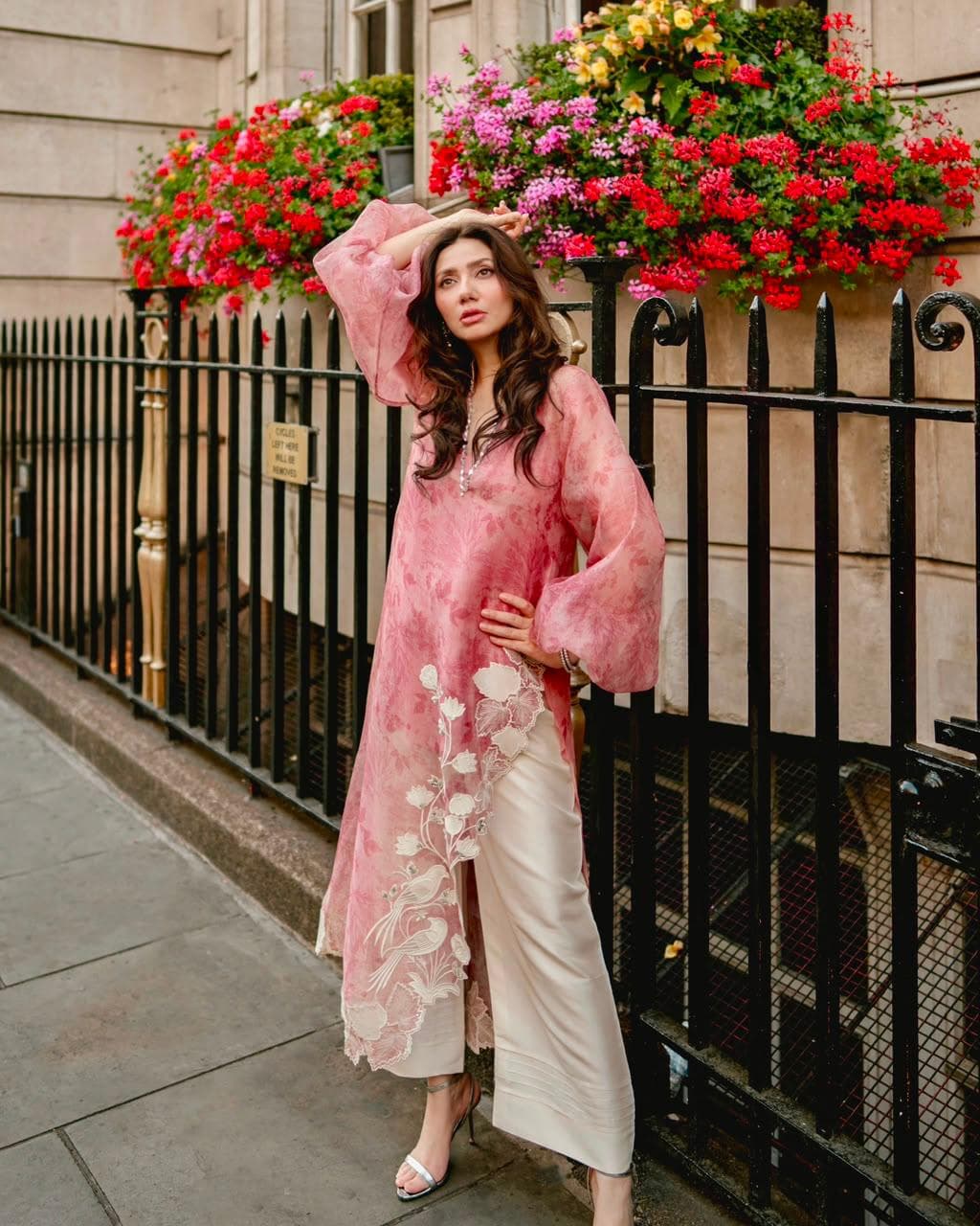 READY TO WEAR